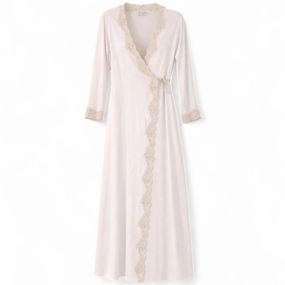 Diane Samandi Other - Vintage Ivory Lace Trim Wrap Robe M L